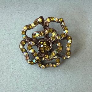 Japanned Open Rose Flower
& Olivine Green AB
Rhinestone Pin Brooch
Pendant 1.5"